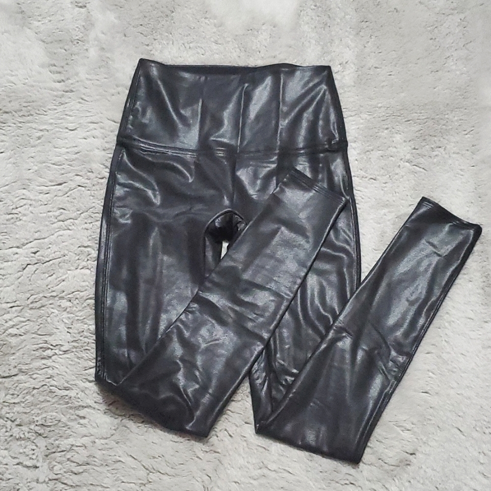 Jane and Bleecker faux leather like black leggings - size Small